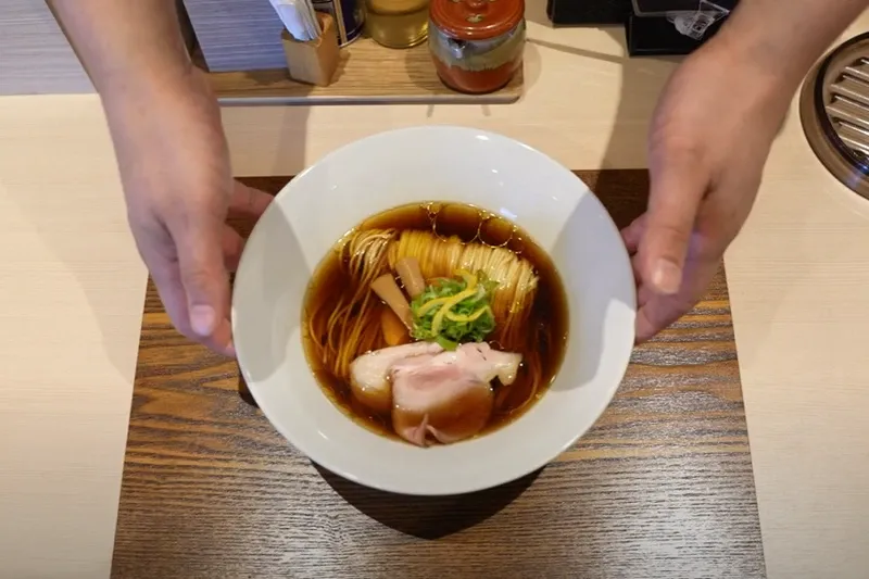 「あの一杯が、こんなに心を満たすなんて」——<br>『麺道 金獅子』で味わった、<br>家族で過ごす、ちょっといい日常